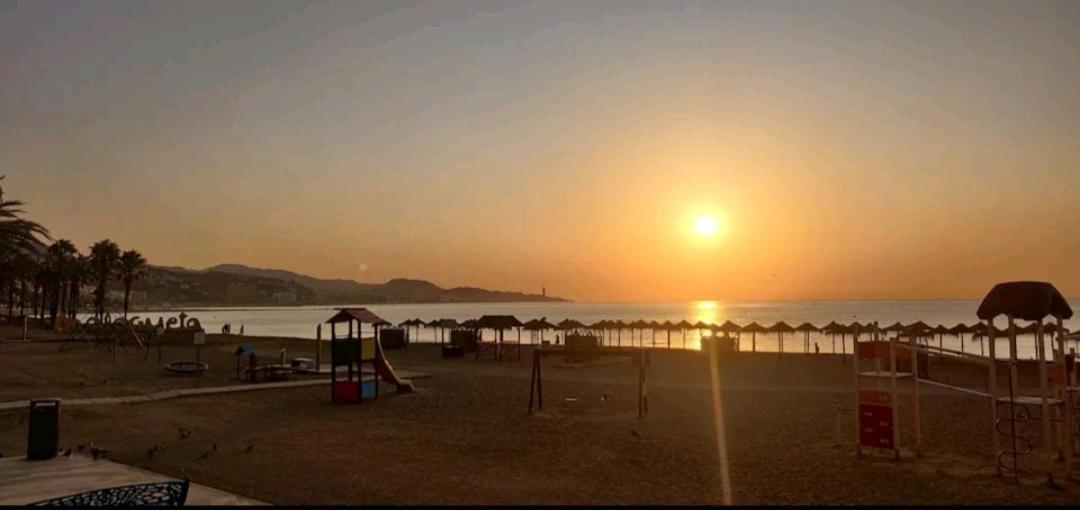 Beach Studio Apartment Playa Malagueta Малага Екстериор снимка
