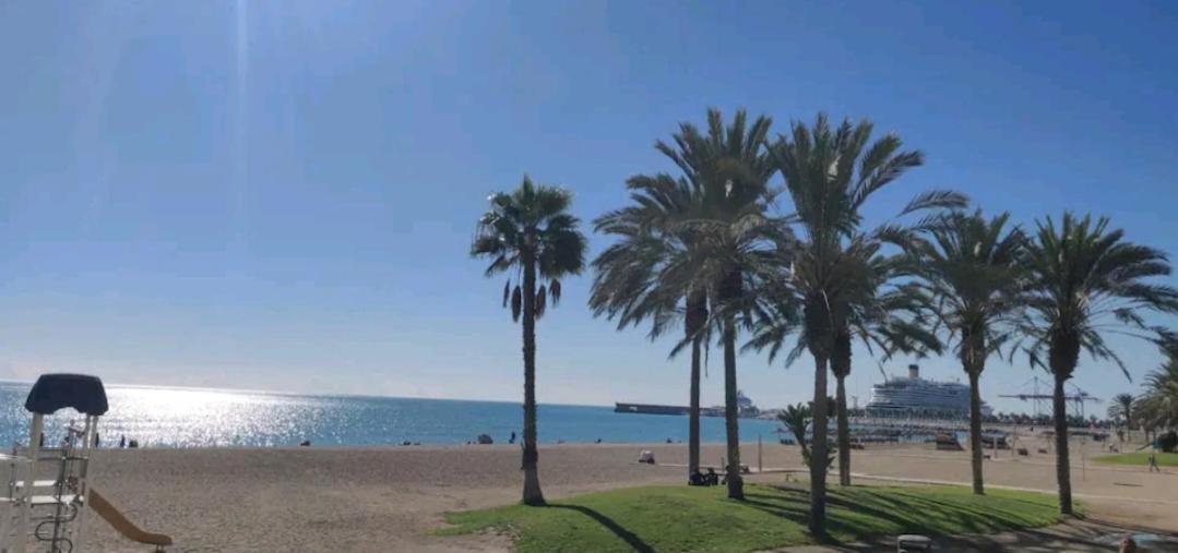 Beach Studio Apartment Playa Malagueta Малага Екстериор снимка
