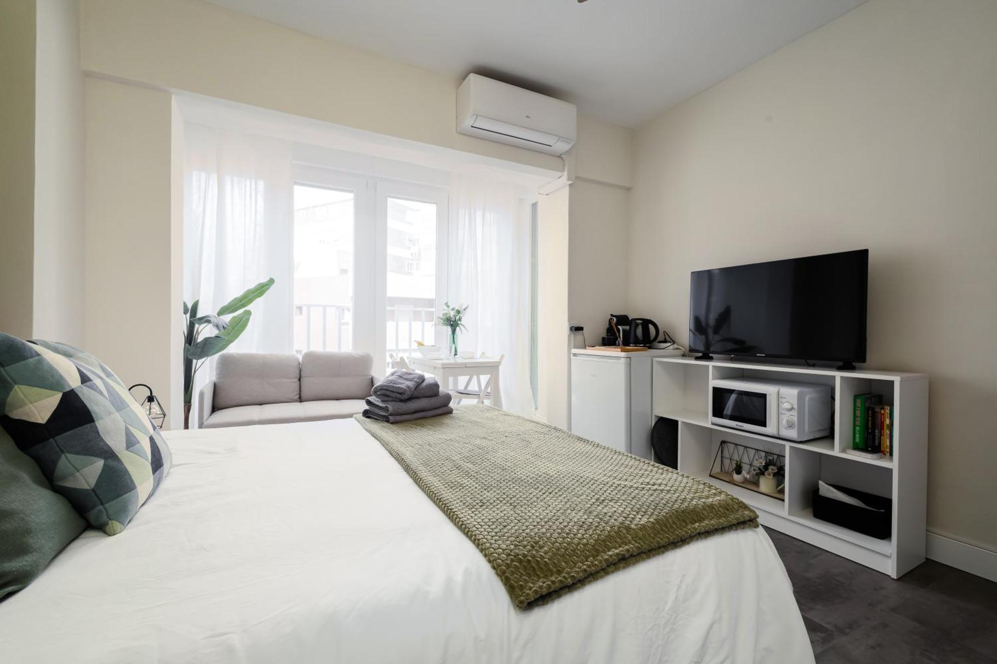 Beach Studio Apartment Playa Malagueta Малага Екстериор снимка