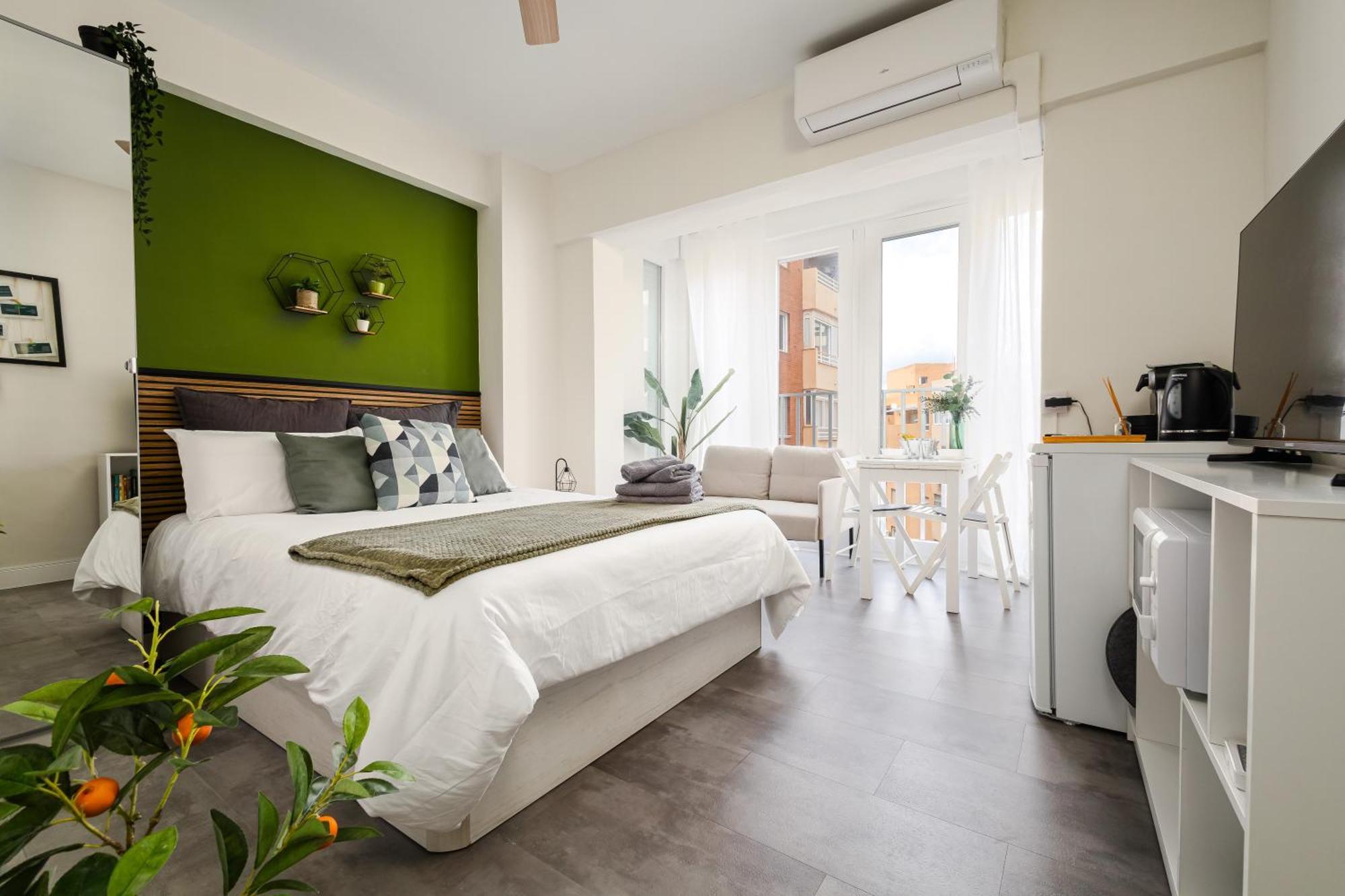 Beach Studio Apartment Playa Malagueta Малага Екстериор снимка