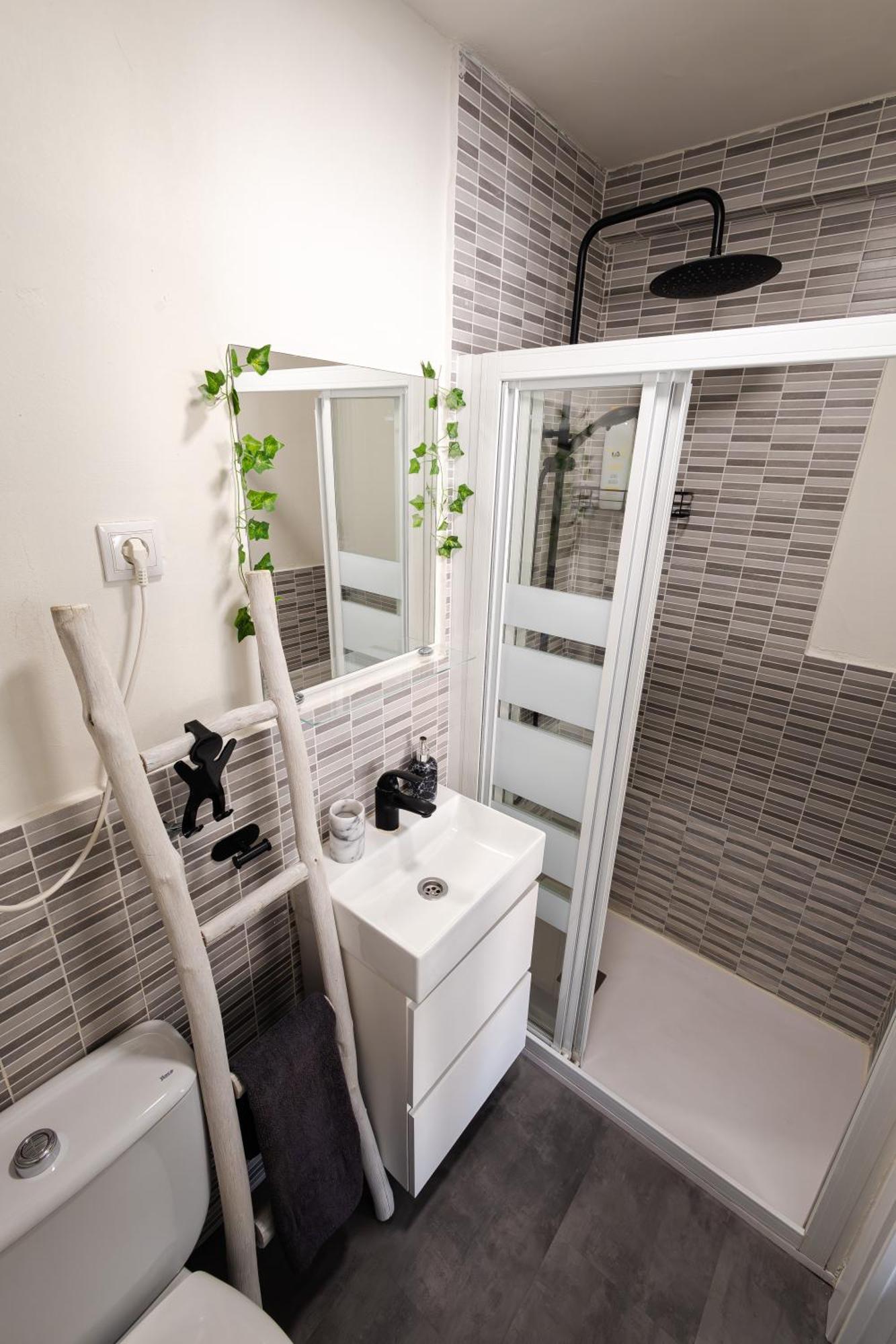 Beach Studio Apartment Playa Malagueta Малага Екстериор снимка